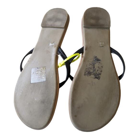 Banana Republic Black Faux Leather Thong Sandals Size 7 GUC - Picture 3 of 4